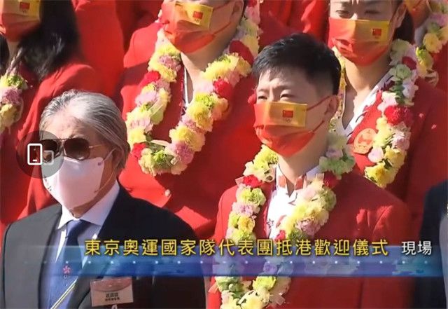 活泼可爱的发廊女孩
